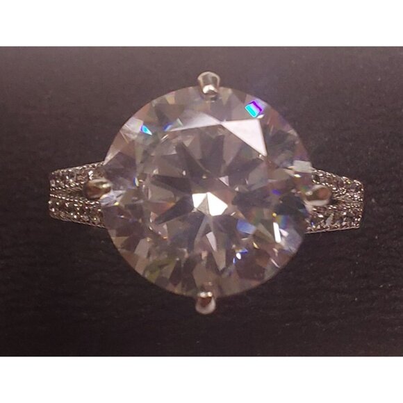 Stauer 925 Silver Ring With Large Round-Cut Clear Stone Engagement Accent - Picture 10 of 10
